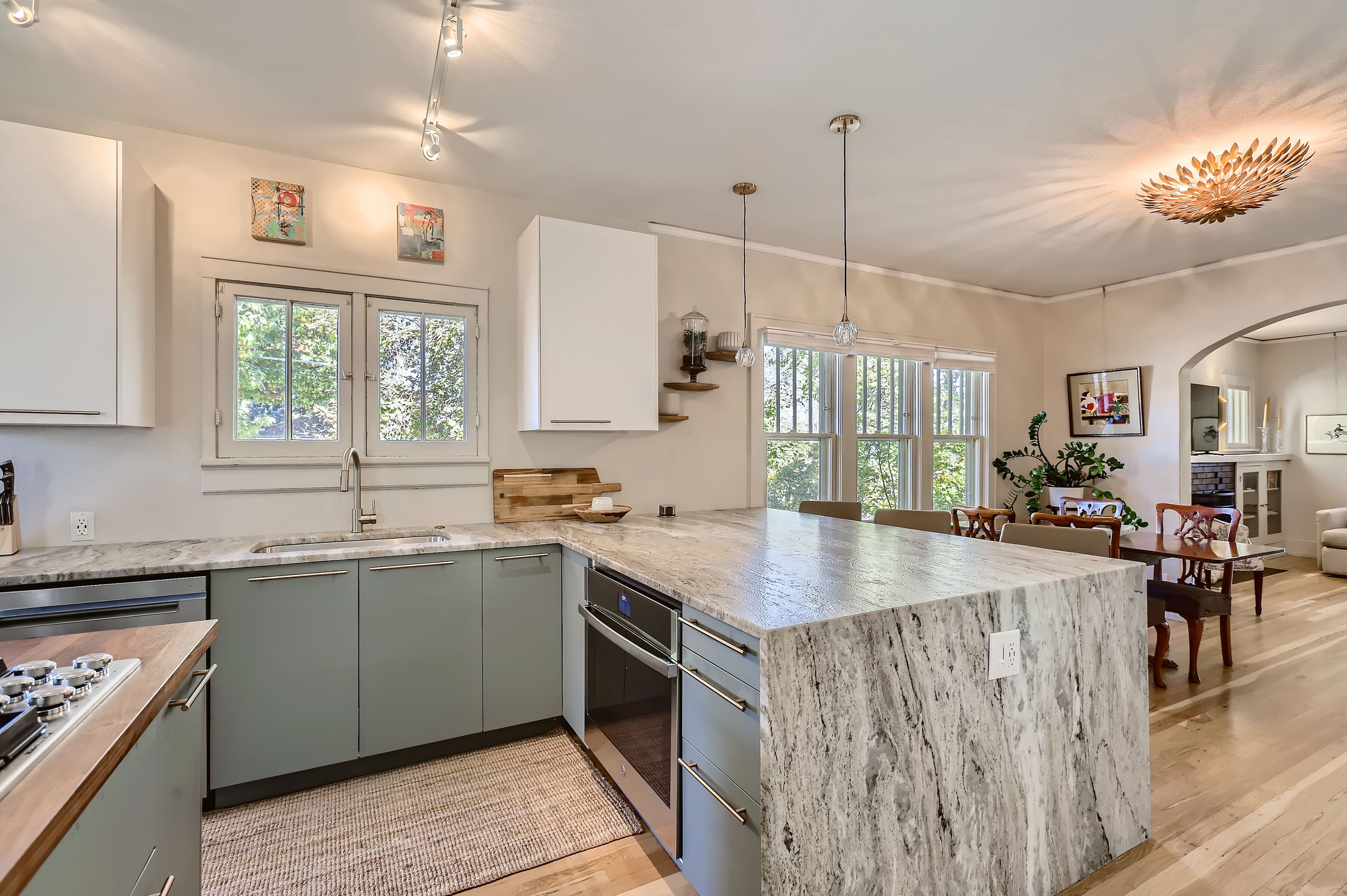 Luxurious living at the newly renovated private Monroe Bungalow, Central Denver,