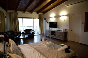 Kamar Keluarga, Beberapa Tempat Tidur, Bebas Asap Rokok, pemandangan laut | Kedap suara, Wi-Fi gratis, dan seprai linen