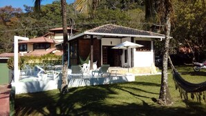 A house with a swimming pool, outdoor seating, and a hammock. - HOUSE WITH JACUZZI - SOLARIUM AND PRIVATIVE TENNIS COURT (Praia de Maresias)
