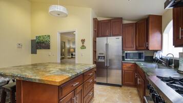 King Suite with Full Kitchen