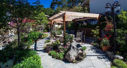 Vendange Carmel Inn & Suites