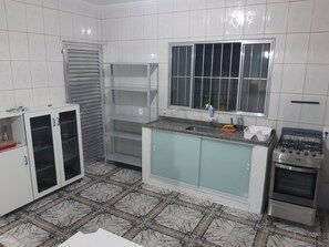 Geladeira, fogão, cooktop, liquidificador