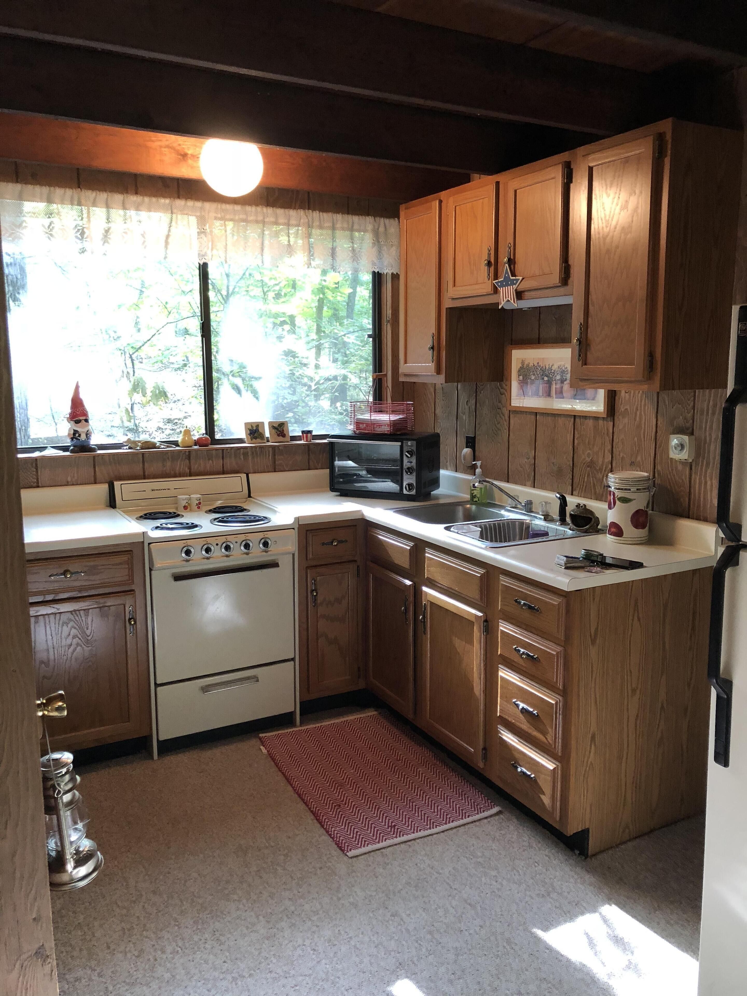 Treehouse Getaway in a peaceful wooded setting at Innsbrook Resort