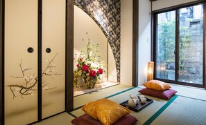 Living room - Instaworthy Gion Kyo-Machiya near Kamo river (Kyoto)