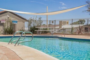 Outdoor pool - Twin Waters Caravan Park - Dawesville (Dawesville)
