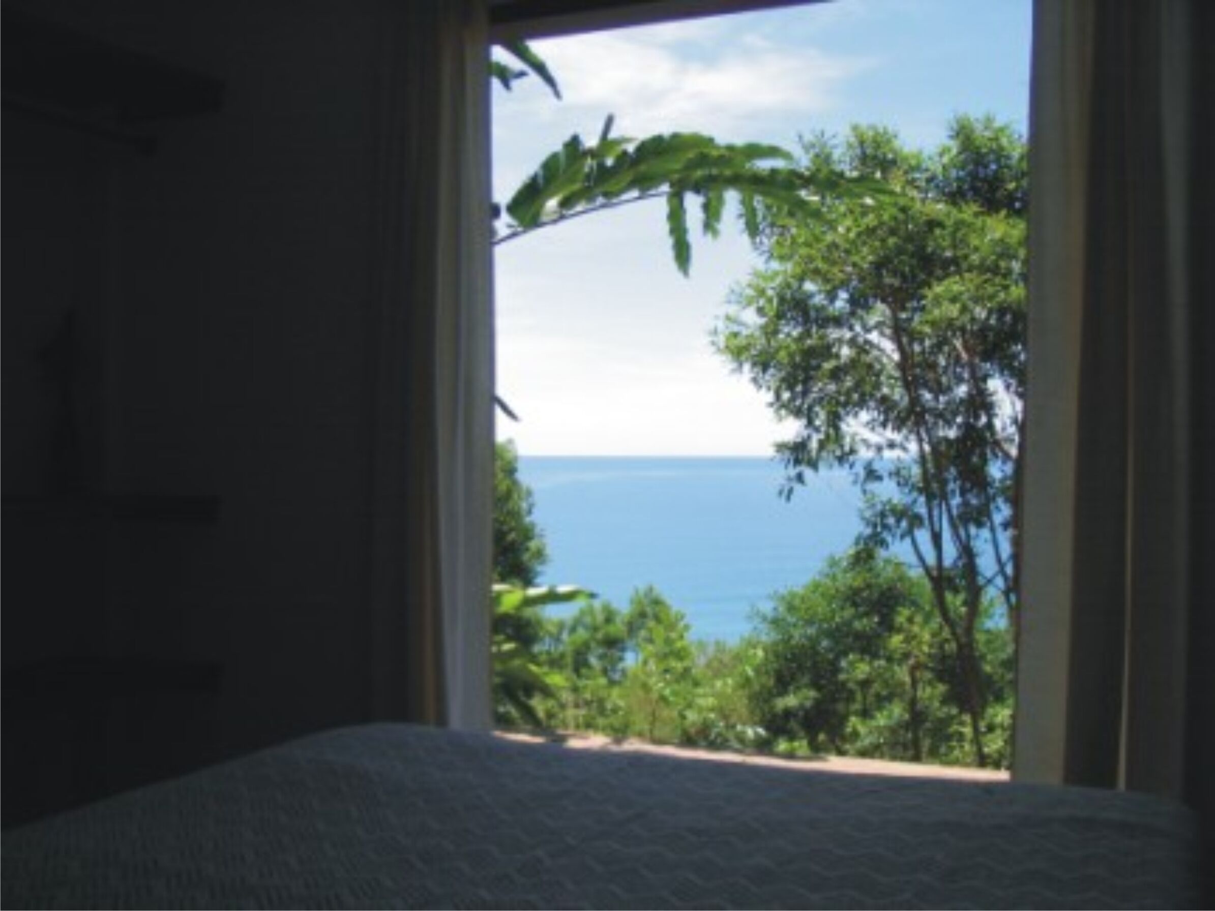 Sunny studio with sea view