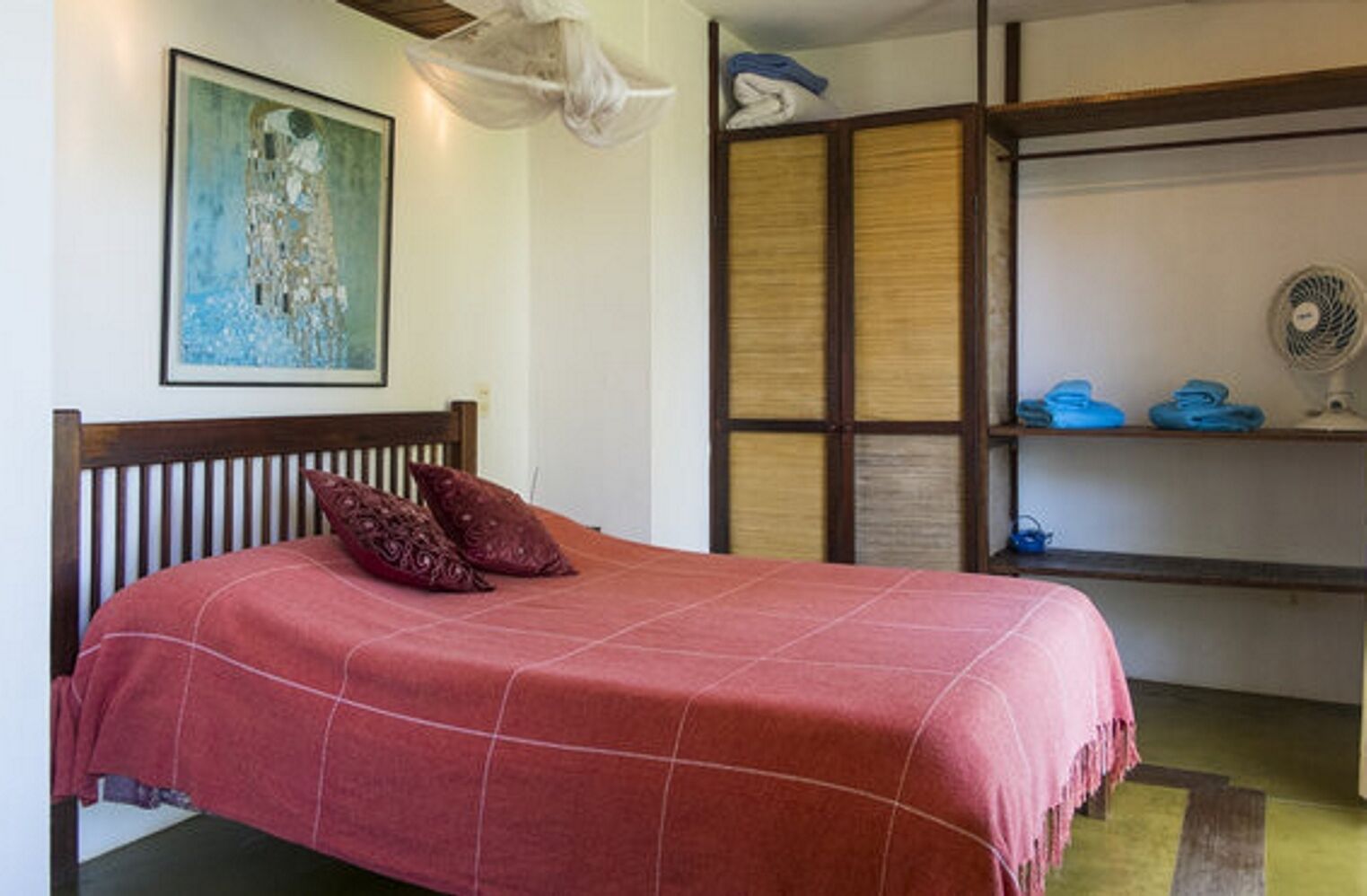 Sunny studio with sea view