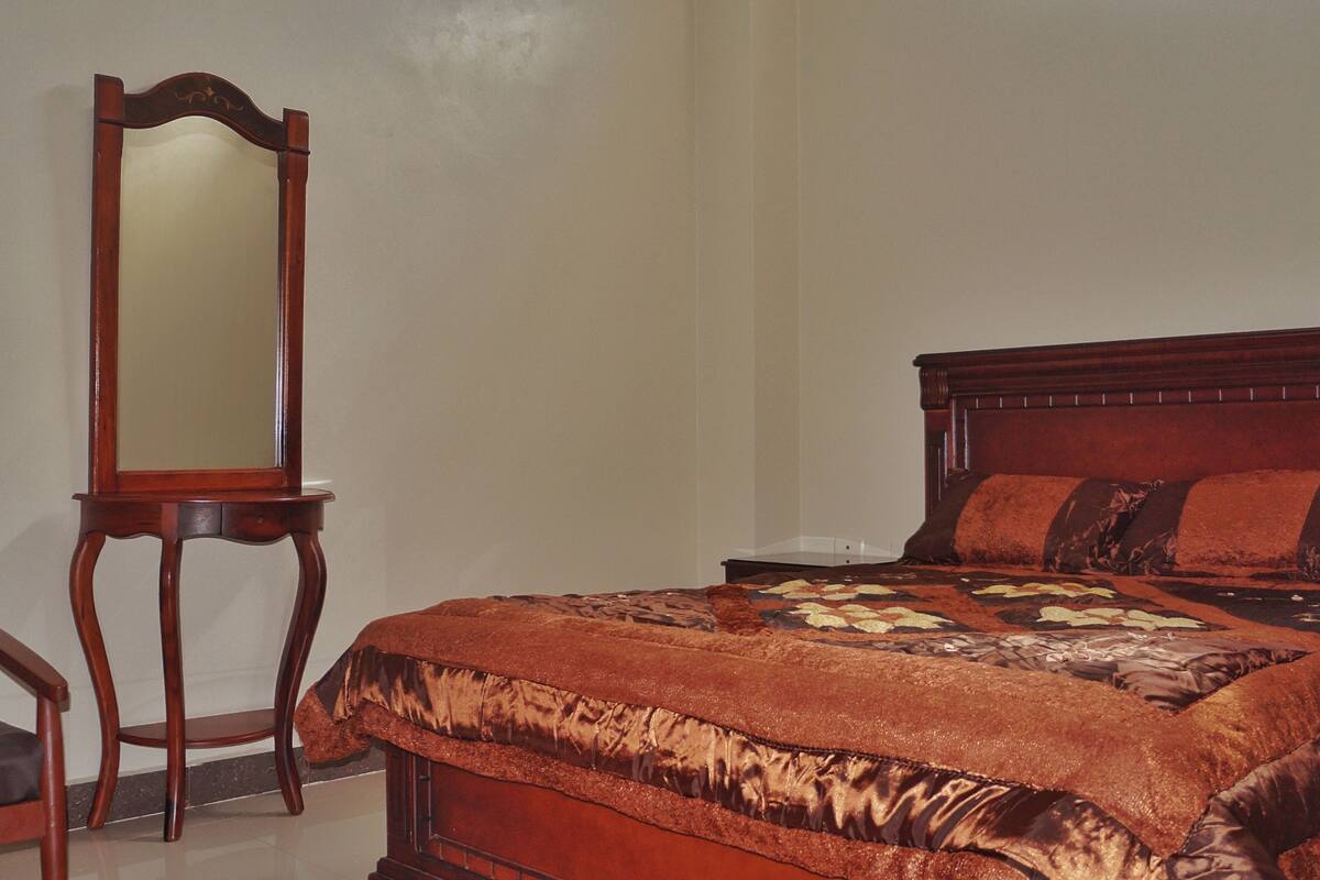 Rollaway beds, free WiFi, bed sheets