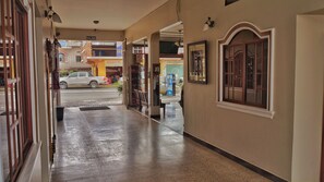 Interior entrance - Vallejo Hotel (Huaquillas)