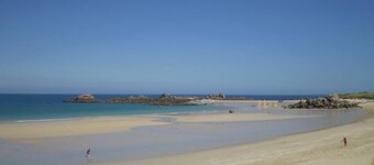 A haven of peace with Spa at 2 steps from the beach