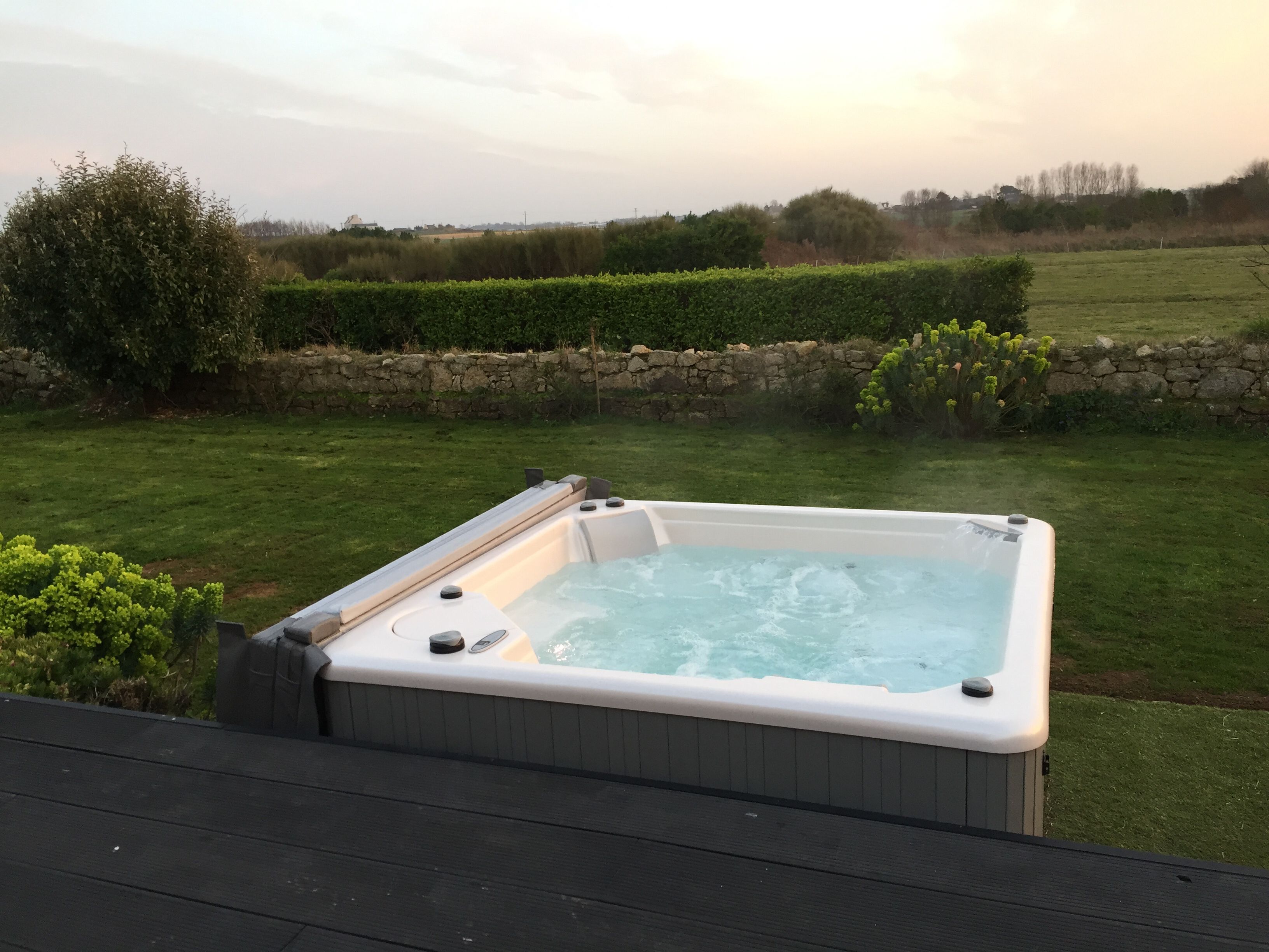 Bain à remous extérieur