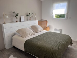 3 bedrooms, iron/ironing board, travel cot, free WiFi - A haven of peace with Spa at 2 steps from the beach (Cléder)