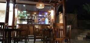 Bar (on property) - Grand Raka Homestay (Buleleng)