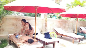 ห้องทรีทเมนท์สำหรับคู่รัก, การนวดด้วยหินร้อน