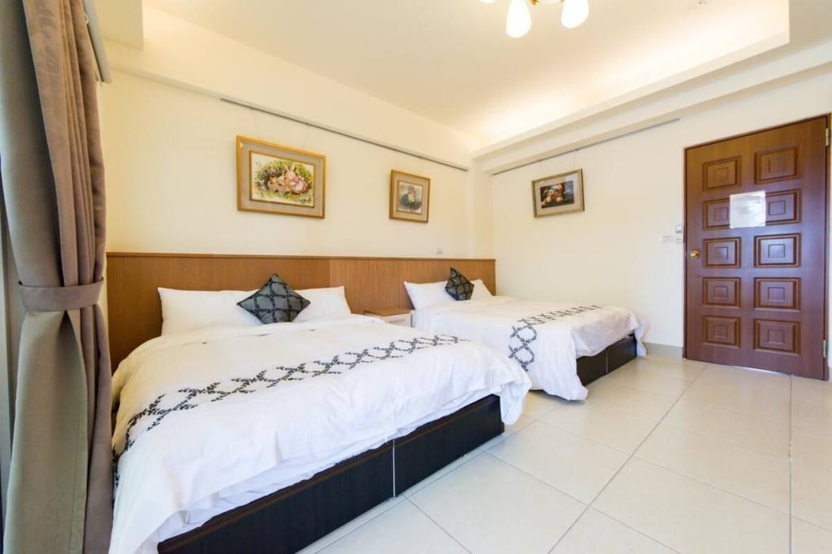 4 phòng ngủ, bộ đồ giường cao cấp, chăn bông, bàn