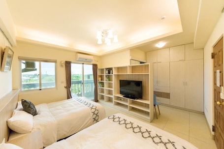 4 habitaciones, ropa de cama de alta calidad, cubrecamas y escritorio