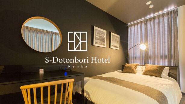 A hotel room with a bed, a desk, a chair, a mirror, and artwork on the wall. - S-Dotonbori Hotel Namba (Osaka)