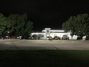 Façade de l’hébergement - soirée/nuit