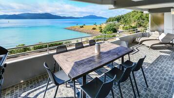 Leilighet, 2 soverom, sjøutsikt | Terrasse/patio