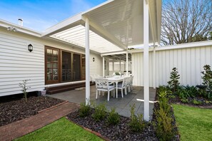 Family House, 3 Bedrooms, Garden View | Terrace/patio - Frangipani House (East Toowoomba)