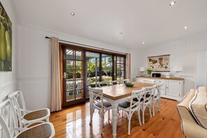 Casa familiar, 3 habitaciones, vistas al jardín | Servicio de comidas en la habitación