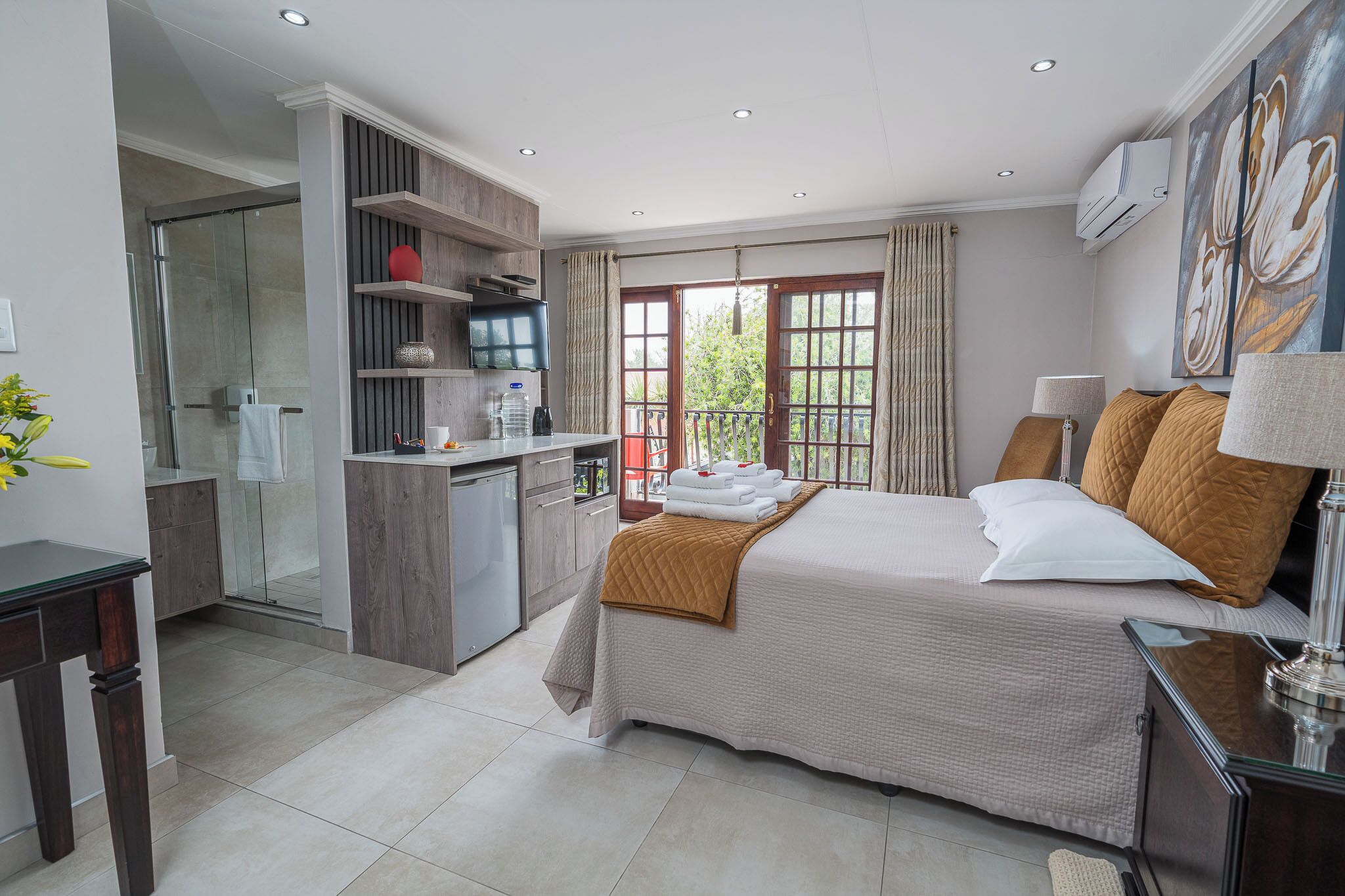 Luxury Double Room | 1 bedroom, down duvets, in-room safe, desk