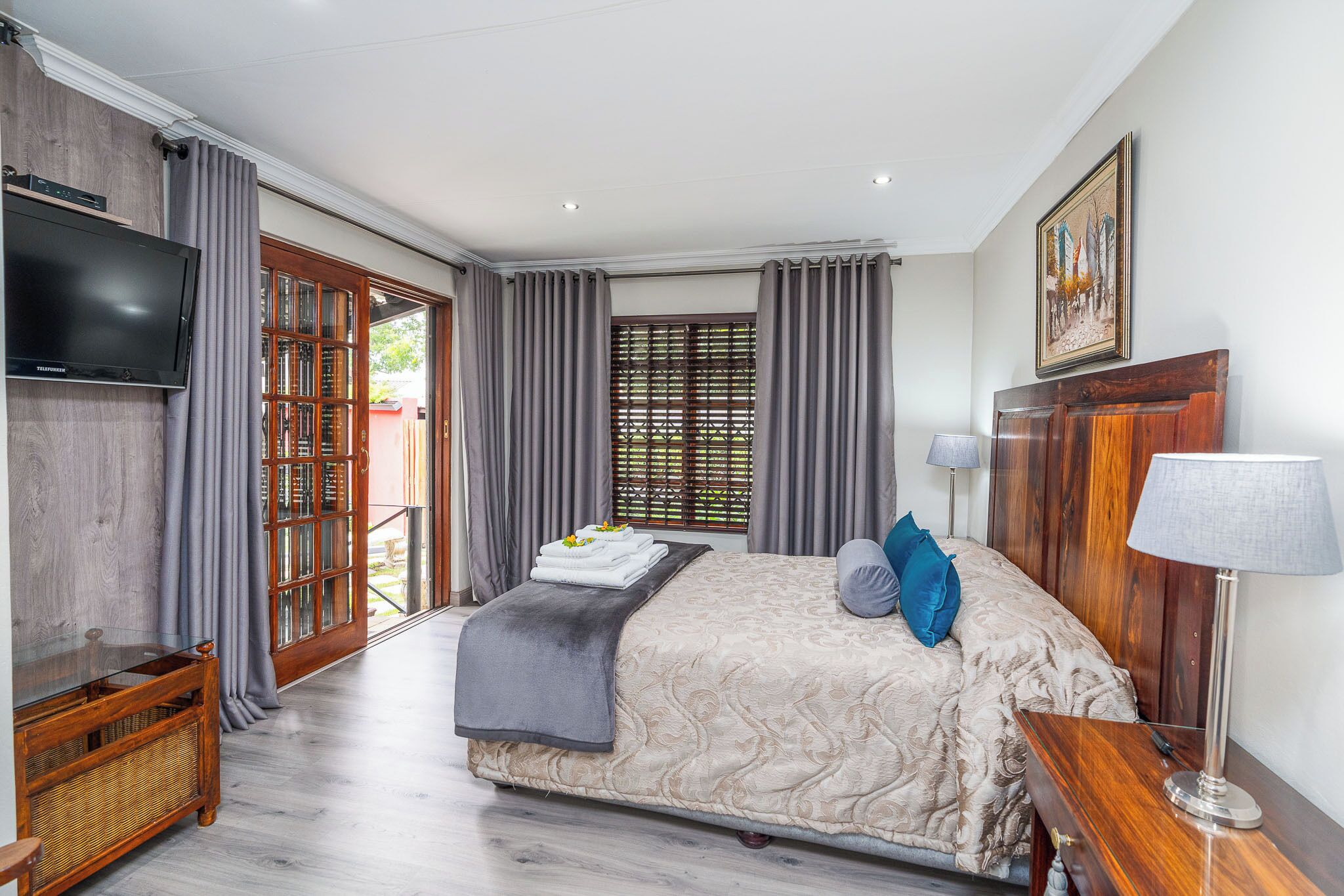 Standard Double Room | 1 bedroom, down duvets, in-room safe, desk