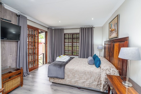 1 dormitorio, ropa de cama de alta calidad, edredones de plumas. Kuiersaam Gastehuis