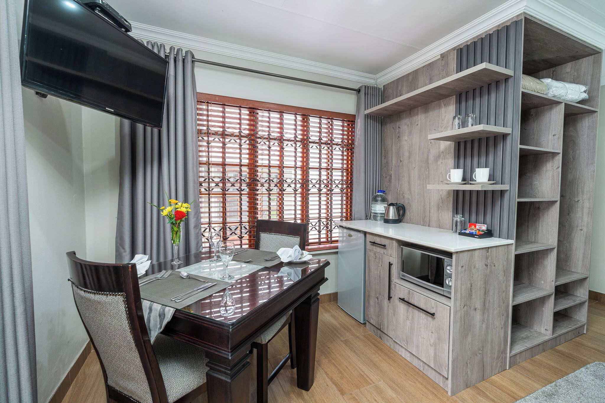 Luxury Double Room | Private kitchen | Mini-fridge, microwave, electric kettle
