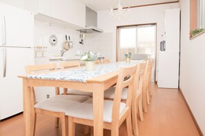 Maison, non-fumeur (Private Vacation) | Repas dans la chambre