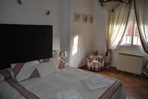 5 slaapkamers, een strijkplank/strijkijzer, reisbedje, gratis wifi