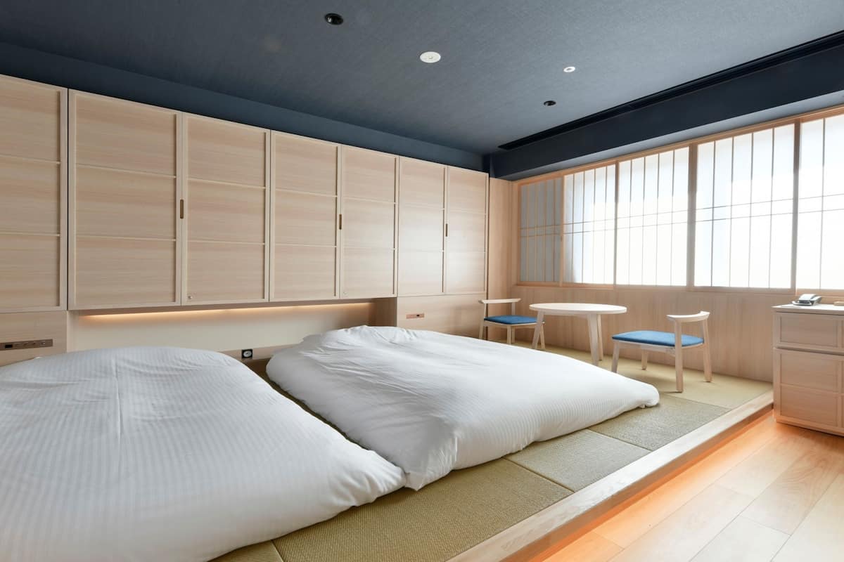 deluxe room, non smoking | desk, blackout curtains, iron/ironing board, free wifi