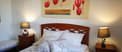 2 dormitorios, escritorio, tabla de planchar con plancha y wifi gratis