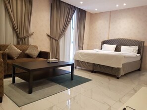 Soundproofing, iron/ironing board, free WiFi, bed sheets - Magic Suite Salmiya (Salmiya)