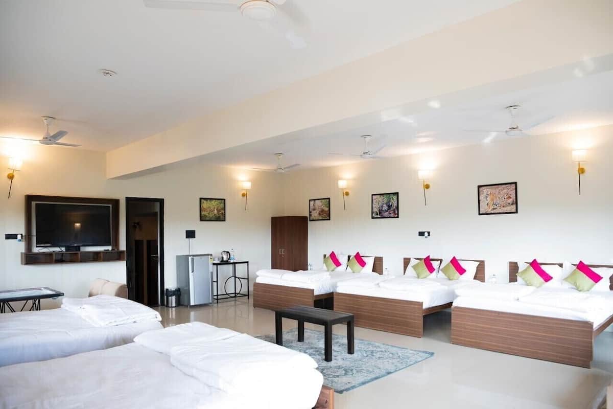 Studio Keluarga | Tirai kedap cahaya, kedap suara, dan seprai linen