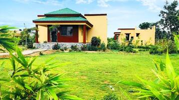 Family Villa, Multiple Beds, Non Smoking, Garden View | Living area