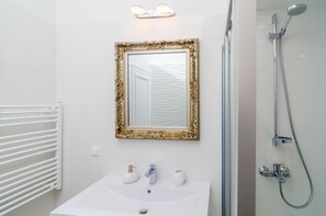 Studio | Bathroom sink - Cinema View House (Dubrovnik)
