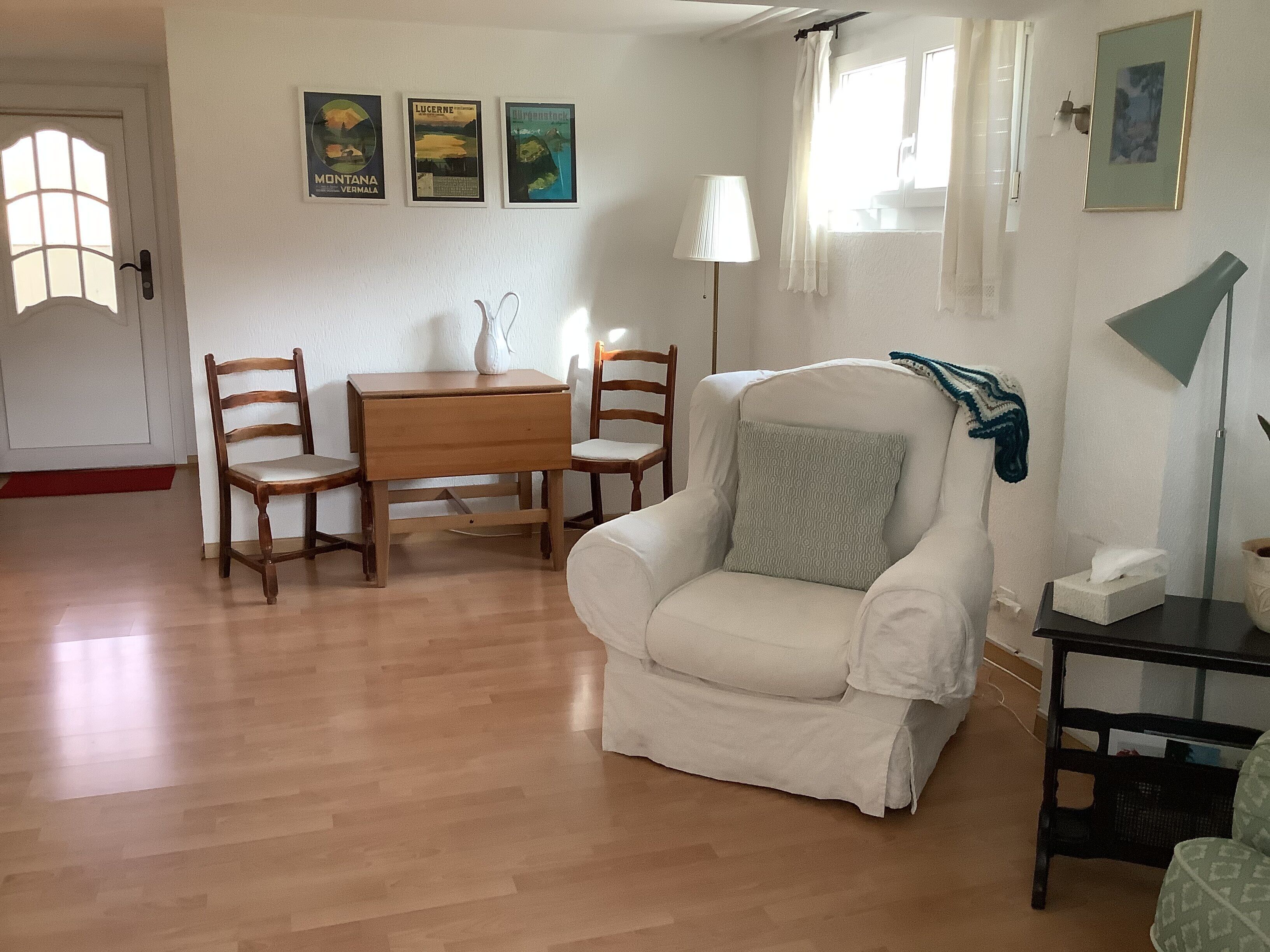 Comfortable lower ground floor flat in picturesque village above Nyon