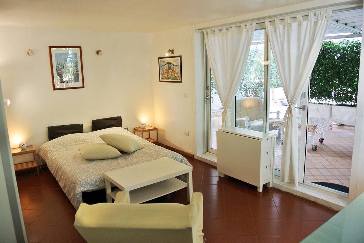 Suite, Kitchenette | Cribs (free), WiFi (free)