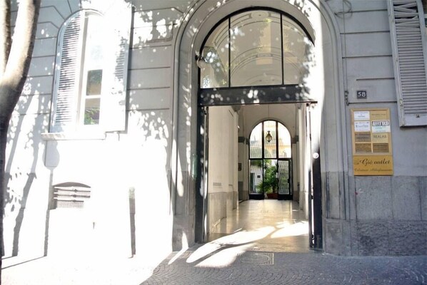 Property entrance - My Bed Vanvitelli (Naples)