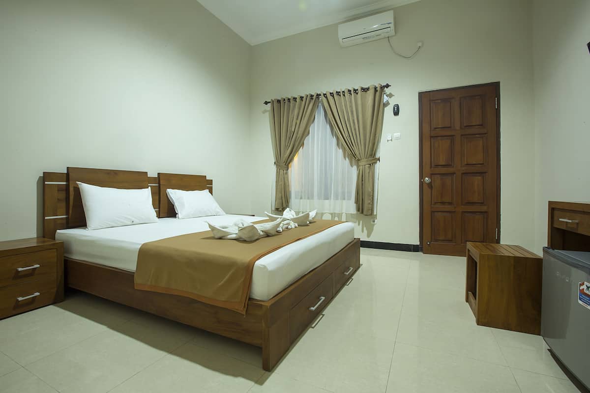 Minibar, blackout drapes, rollaway beds (surcharge), WiFi (free)
