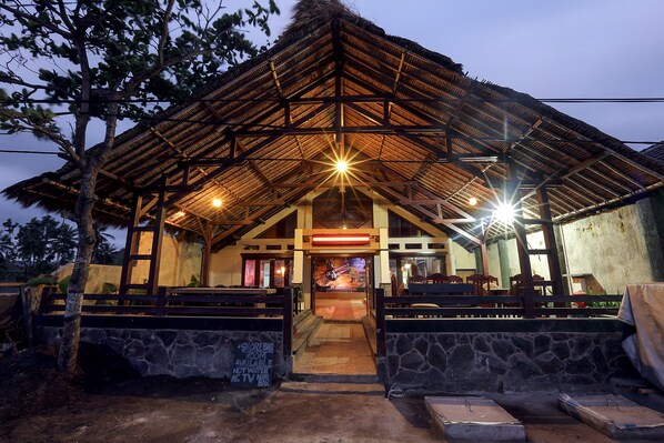 Exterior - Ladiva Shore Hotel (Kuta)