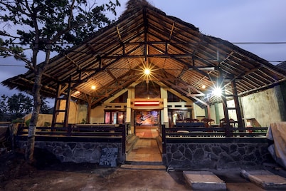 Ladiva Shore Hotel