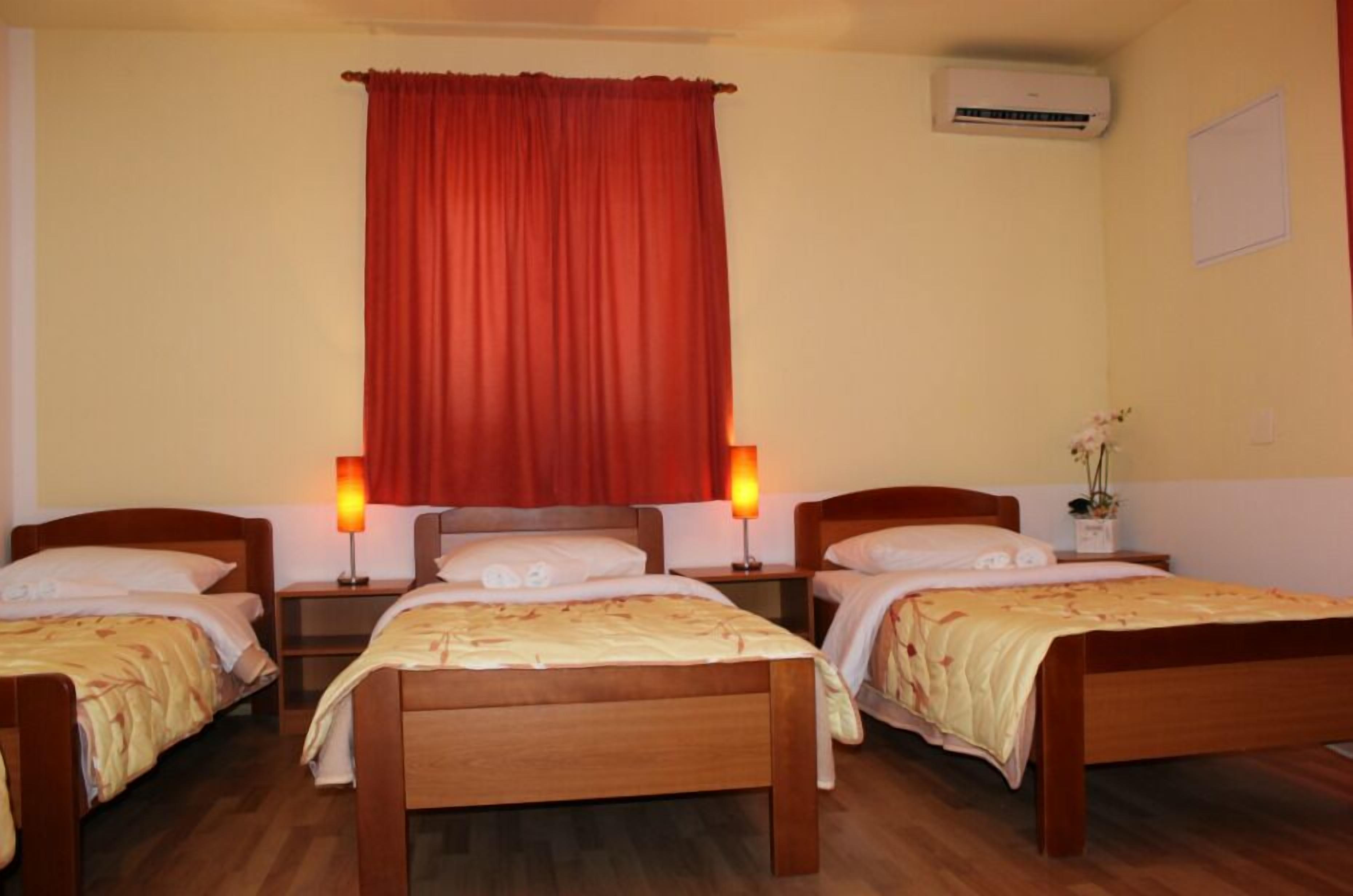 Triple Room, Non Smoking | Iron/ironing board, free WiFi, bed sheets