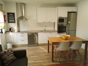 Fridge, microwave, oven, stovetop - Always Porto Apartment (VILA NOVA DE GAIA)