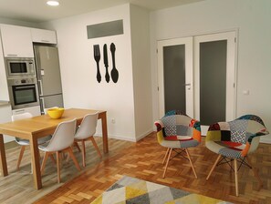 Dining - Always Porto Apartment (VILA NOVA DE GAIA)
