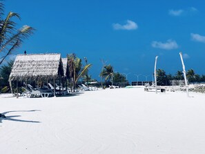 شاطئ خاص، رمال بيضاء