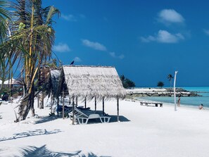 Privat strand og hvit sand