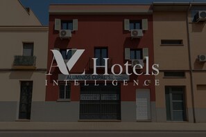 Front of property - AYZ Sierra de Meira - Auto check-in property (Madrid)