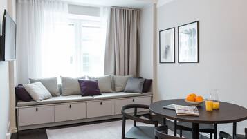 Classic-Apartment | Wohnbereich | Flachbildfernseher